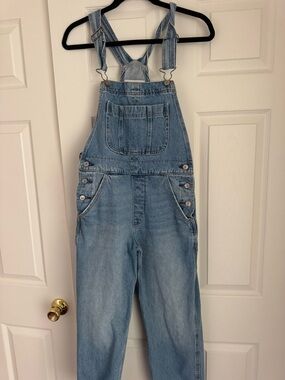 Abercrombie & Fitch light wash overalls